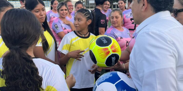 Da Lalo Gattás zapatazo inaugural en Torneo Intermunicipal de Fut-7