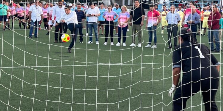 Da Lalo Gattás zapatazo inaugural en Torneo Intermunicipal de Fut-7