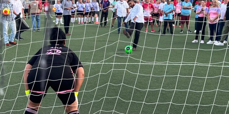 Da Lalo Gattás zapatazo inaugural en Torneo Intermunicipal de Fut-7