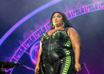 Lizzo regresa a los estudios de grabación tras polémicas acusaciones