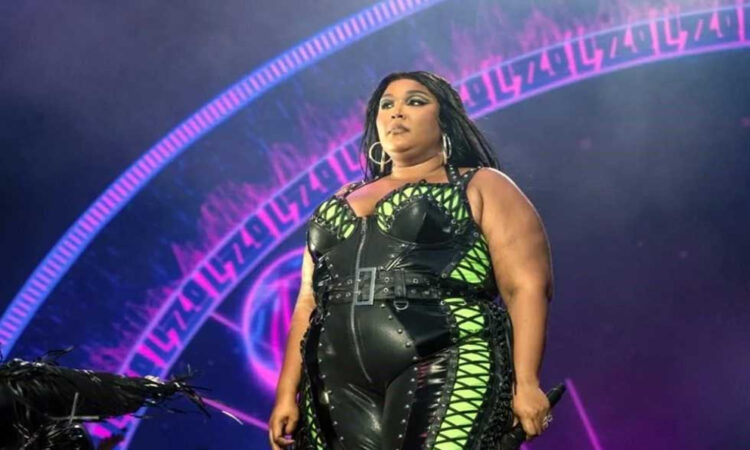 Lizzo regresa a los estudios de grabación tras polémicas acusaciones