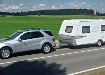 Navegando las Carreteras: Los Remolques en la Industria del Turismo y Caravanas