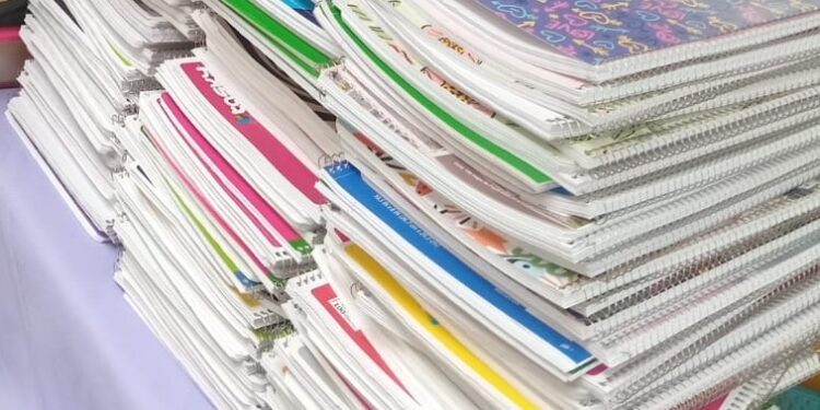 Hace Deportes del Municipio donativo de útiles escolares