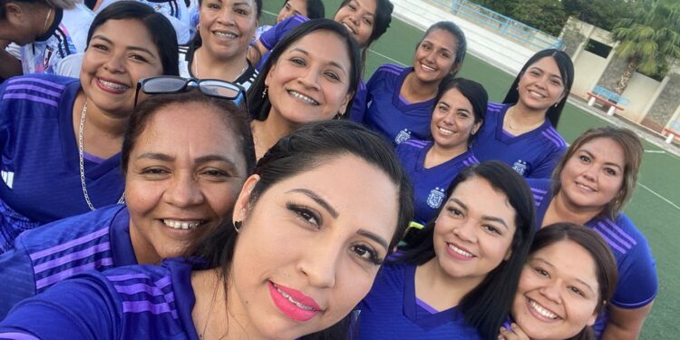 Están damas del DIF Victoria en la cima