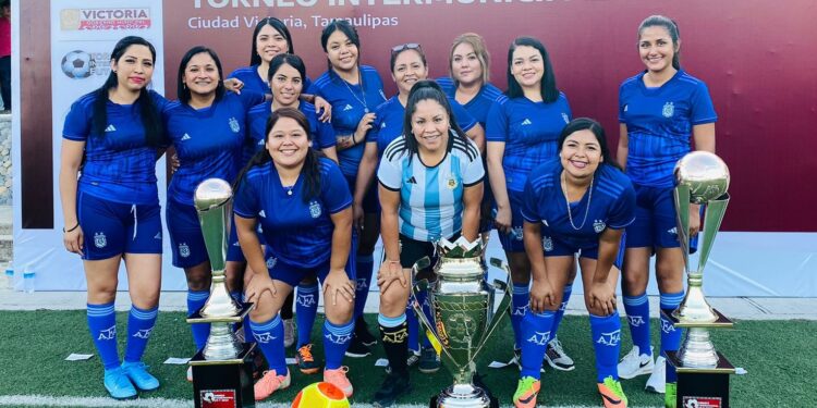 Están damas del DIF Victoria en la cima