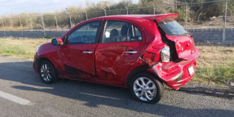 Tractor ocasiona accidente en carretera: 6 heridos