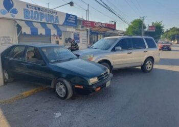 Conductor provoca aparatoso choque en la Col. López Portillo