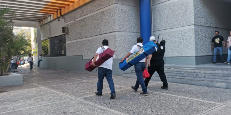 Guardia Estatal vigila Palacio de Gobierno ante plantón de maestros paristas