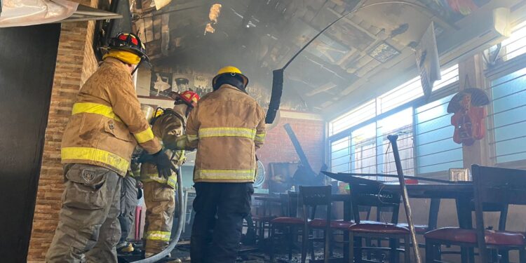 Se incendia restaurante de mariscos en el centro de Cd. Victoria