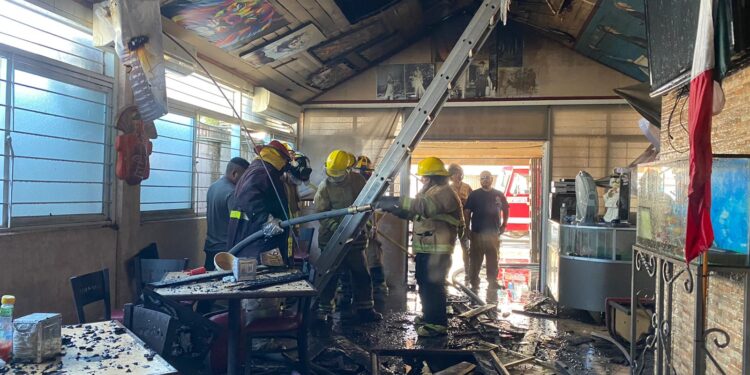 Se incendia restaurante de mariscos en el centro de Cd. Victoria