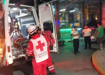 Motociclista se estrella contra auto en crucero del 17 y Matamoros