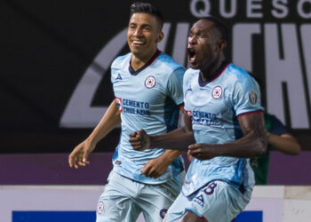 Cruz Azul  rescata punto al empatar 2-2 ante Mazatlán