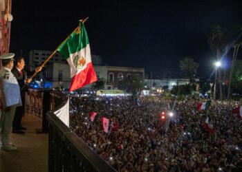 Preside Alcalde Mario López ceremonia del Grito de Independencia; miles reafirman amor por México