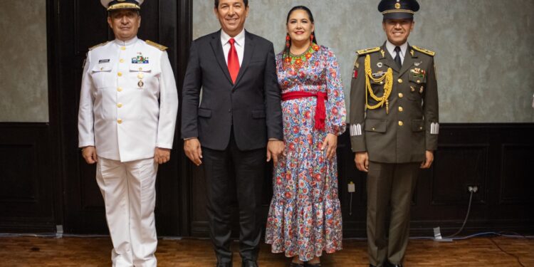Preside Alcalde Mario López ceremonia del Grito de Independencia; miles reafirman amor por México