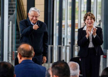 Tren México-Toluca, muestra de que no podemos dejar obras inconclusas: AMLO