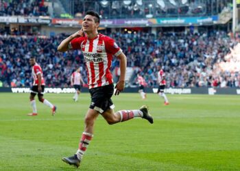 ‘Chucky’ Lozano reaparece con PSV… y se ‘calienta’ con Ricardo Pepi
