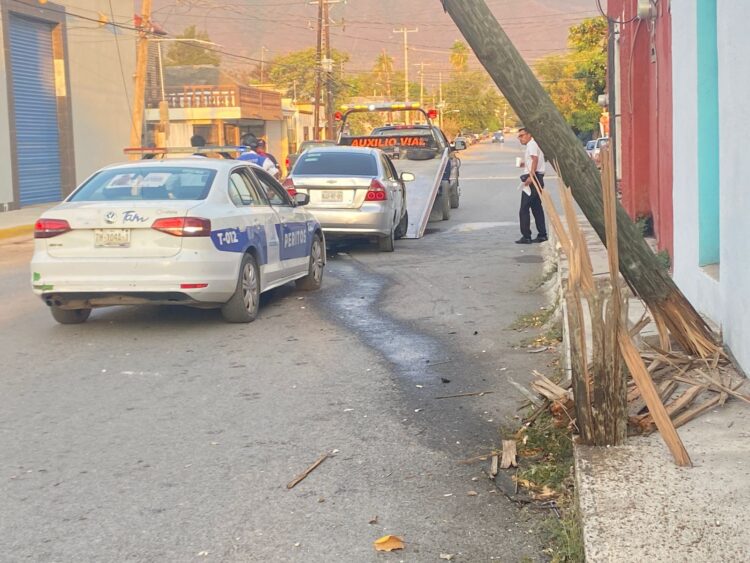 Dan el Grito… al chocar contra poste