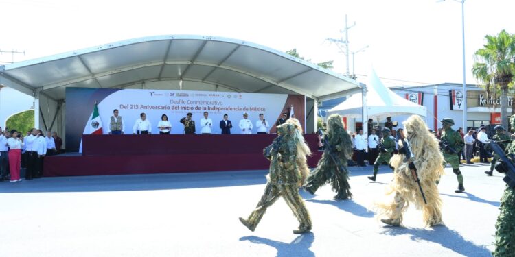Américo Villarreal preside desfile conmemorativo del 213 aniversario de la independencia