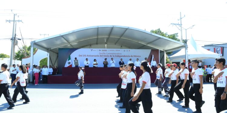Américo Villarreal preside desfile conmemorativo del 213 aniversario de la independencia