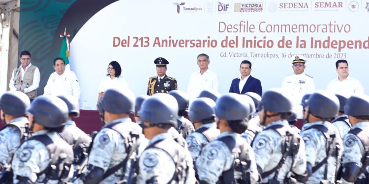 Américo Villarreal preside desfile conmemorativo del 213 aniversario de la independencia