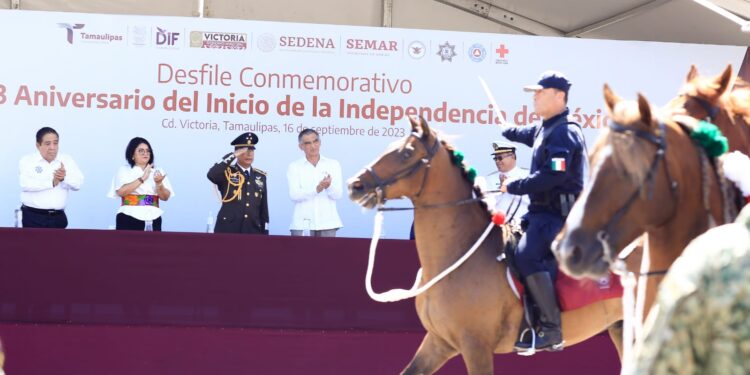 Américo Villarreal preside desfile conmemorativo del 213 aniversario de la independencia