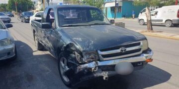 Aparatoso choque en cruce de las calles 16 y Michoacán