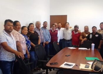 Se reúnen líderes pesqueros de zona del Puerto El Mezquital con funcionarios del ITAVU