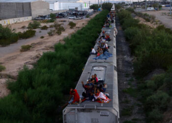 Ferromex suspende operación de 60 trenes de carga para evitar accidentes de migrantes
