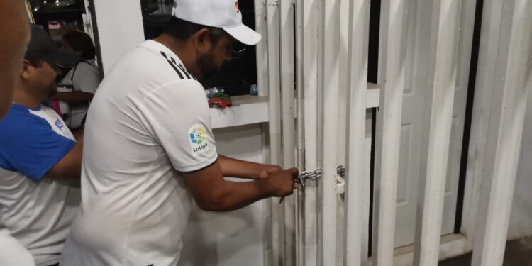 Arnulfo explica a maestros acuerdo y confirma regreso a clases este miércoles