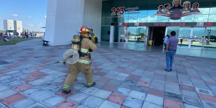 Celebran Día de Protección Civil con simulacro de desalojo en edificios públicos