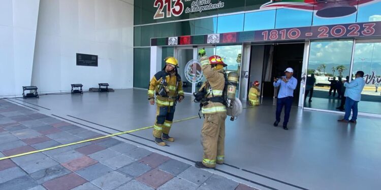 Celebran Día de Protección Civil con simulacro de desalojo en edificios públicos