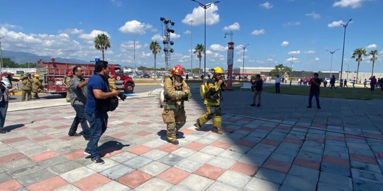 Celebran Día de Protección Civil con simulacro de desalojo en edificios públicos
