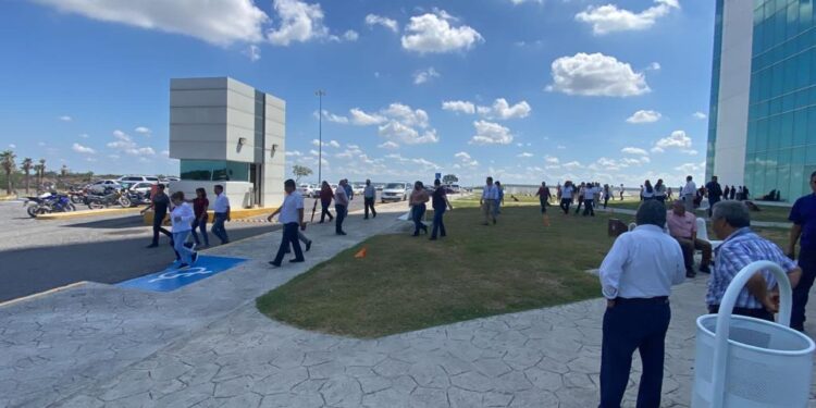 Celebran Día de Protección Civil con simulacro de desalojo en edificios públicos