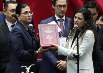 Entrega Luisa María Alcalde al Congreso de la Unión V Informe de Gobierno de AMLO