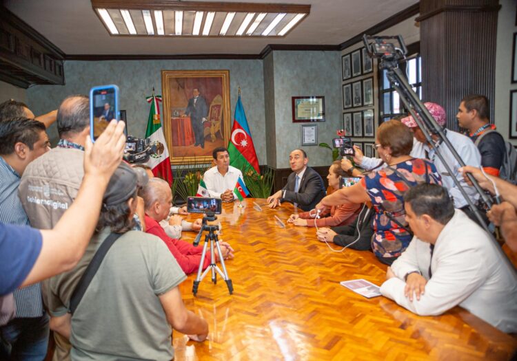 Recibe Alcalde Mario López al Embajador de Azerbaiyán en México, Mammad Talibov
