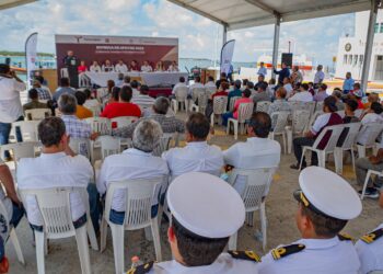 Entregan motores para embarcaciones a pescadores de la zona de la Laguna Madre