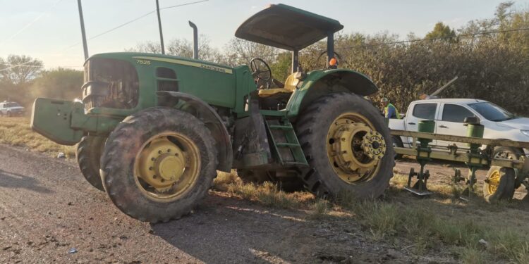 Tractor ocasiona accidente en carretera: 6 heridos