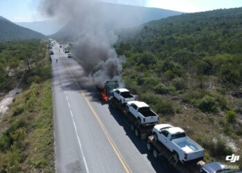 Se incendió tractocamión tipo nodriza en carretera Victoria-Tula-SLP