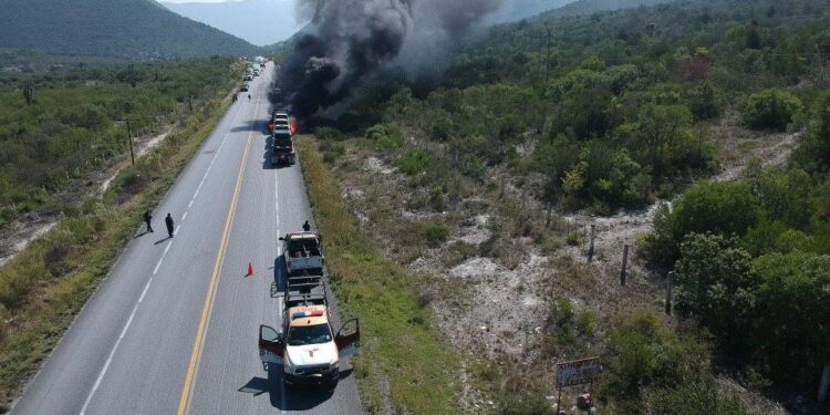 Se incendió tractocamión tipo nodriza en carretera Victoria-Tula-SLP