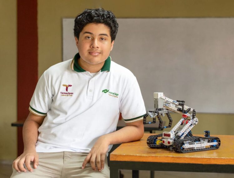 Gana estudiante del CONALEP Matamoros Concurso Internacional de Robótica
