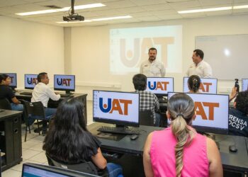 Rector de la UAT entrega equipamiento en la Facultad de Derecho Victoria