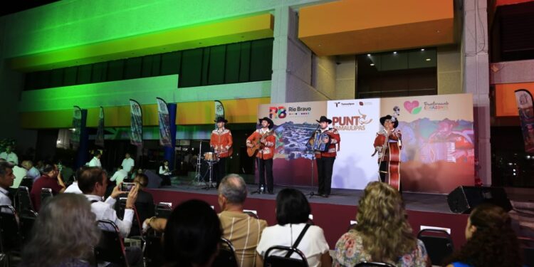 Visita Américo Villarreal exposición de Río Bravo en “Punto Tamaulipas”