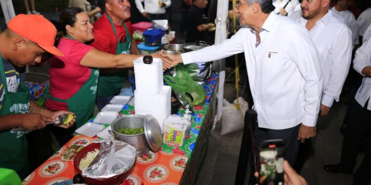 Visita Américo Villarreal exposición de Río Bravo en “Punto Tamaulipas”