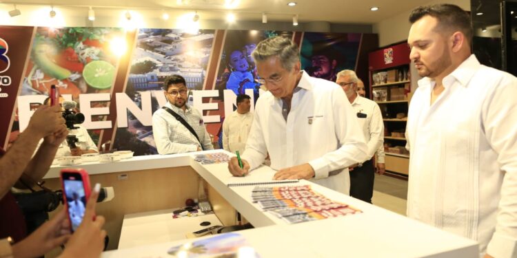 Visita Américo Villarreal exposición de Río Bravo en “Punto Tamaulipas”