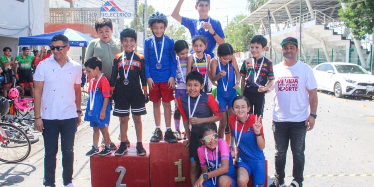 Exitosa carrera ciclista “Circuito por la Paz”