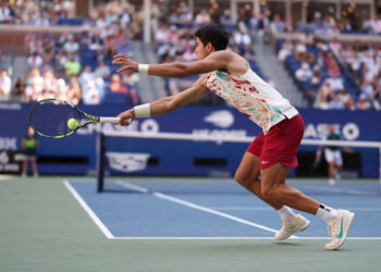 Alcaraz batalla para derrotar a Evans y pasa a Octavos del US Open