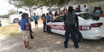 Trailero causa daños en cableado eléctrico en colonias Nacozari y Miguel Alemán