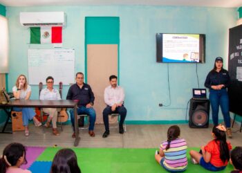 Imparten FGJ y DIF pláticas de prevención contra ciber delitos