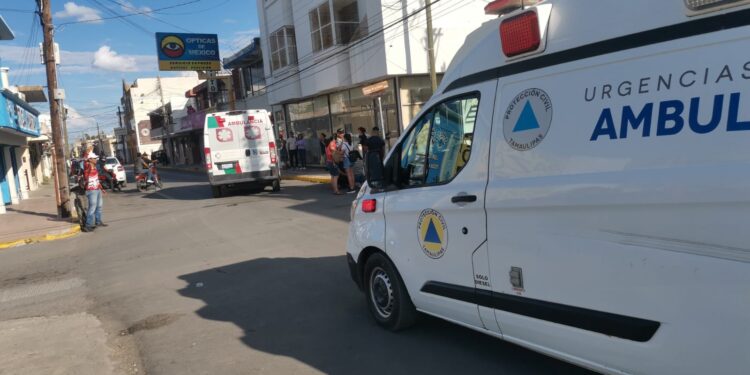 Camioneta embiste y mata a motociclista en crucero del 13 y Juárez; otro fracturado