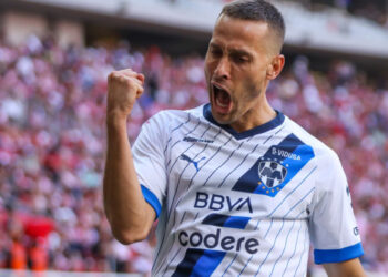 Rayados de Monterrey derrota 2-1 en visita a Chivas de Guadalajara